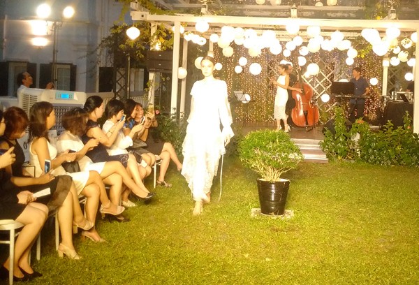 Romance - Bài Ngợi Ca Tình Yêu - ảnh 2