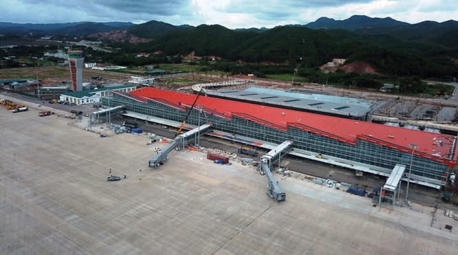 Cảng hàng không quốc tế Vân Đồn đón chuyến bay đầu tiên - ảnh 11
