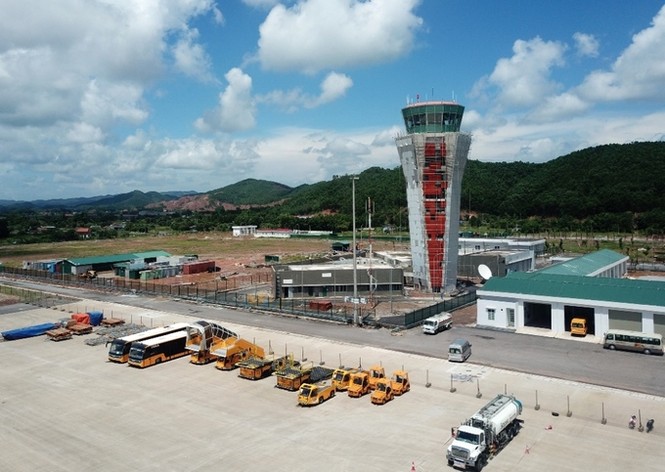 Cảng hàng không quốc tế Vân Đồn đón chuyến bay đầu tiên - ảnh 4