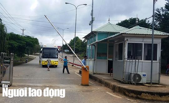 Vụ vỡ đập thủy điện ở Lào: Người Việt ùn ùn về nước tránh lũ - ảnh 1