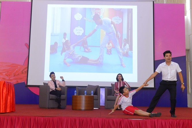 Bố mẹ cùng con đi học phòng chống xâm hại trẻ em - ảnh 1