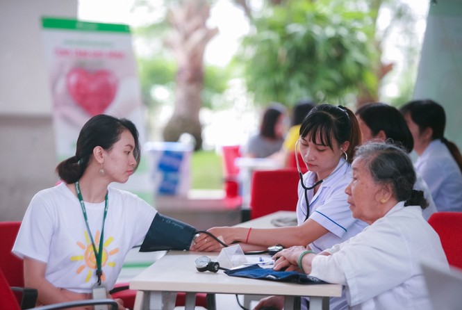 Manulife Việt Nam tiếp tục hiến tặng gần 350 đơn vị máu cho cộng đồng - ảnh 1