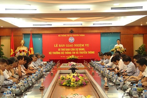 Bàn giao nhiệm vụ Bí thư Ban cán sự Đảng, Bộ trưởng Bộ TT&TT - ảnh 1