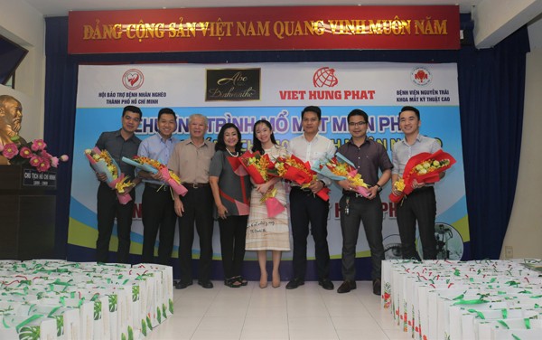 Việt Hưng Phát góp phần đem lại ánh sáng cho 400 bệnh nhân nghèo - ảnh 3