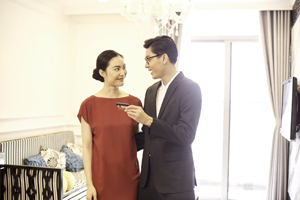 'Nam thần' Quang Đại và Helly Tống bất ngờ 'lộ' ảnh cưới - ảnh 2