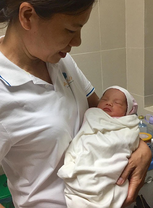 Bé gái lớn lên trong bụng người mẹ hôn mê suốt 3 tháng - ảnh 1