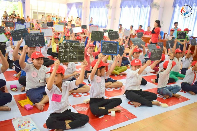 Những người trẻ lưu thanh xuân bằng những chuyến xe thiện nguyện - ảnh 3