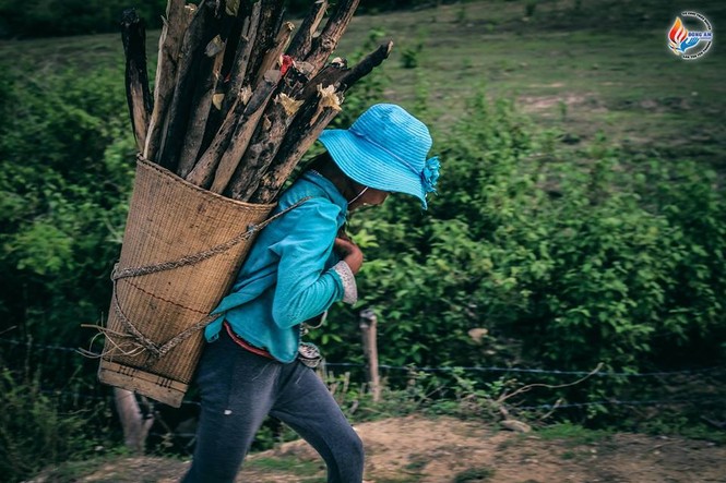 Những người trẻ lưu thanh xuân bằng những chuyến xe thiện nguyện - ảnh 4