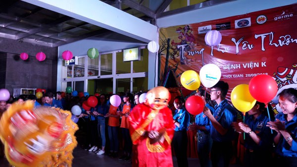 Công ty CP Tiền Phong tặng quà trung thu tại bệnh viện K – Tân Triều - ảnh 2