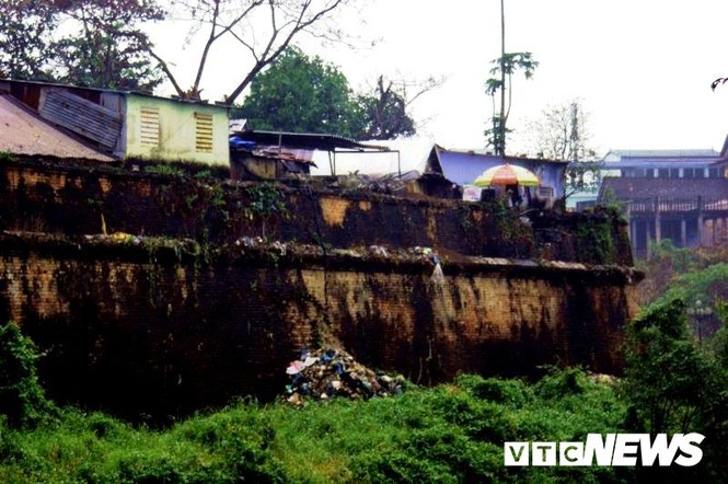 Những khu ổ chuột nhếch nhác 'treo' trên di sản văn hoá thế giới ở Huế - ảnh 10