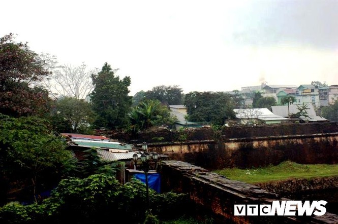 Những khu ổ chuột nhếch nhác 'treo' trên di sản văn hoá thế giới ở Huế - ảnh 4