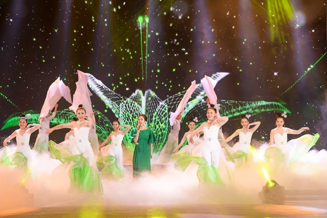 Nhìn lại những sân khấu hoành tráng của Hoa hậu Việt Nam 2018 - ảnh 2