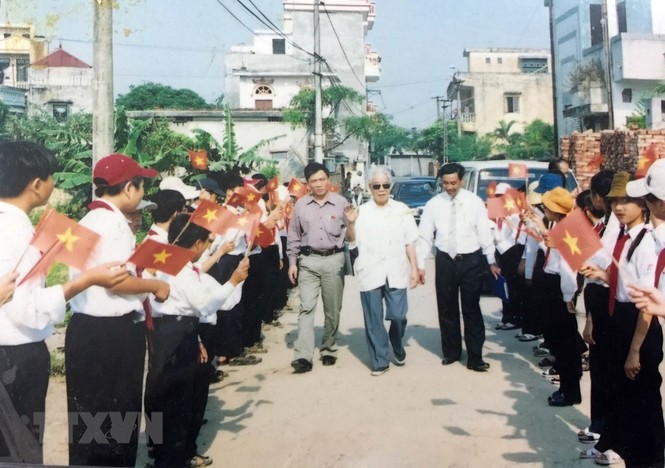 Hình ảnh nguyên Tổng Bí thư Đỗ Mười với quê hương Đông Mỹ - ảnh 3