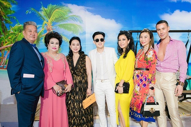 Đàm Vĩnh Hưng phong độ, đẹp trai rạng ngời đón tuổi mới - ảnh 2