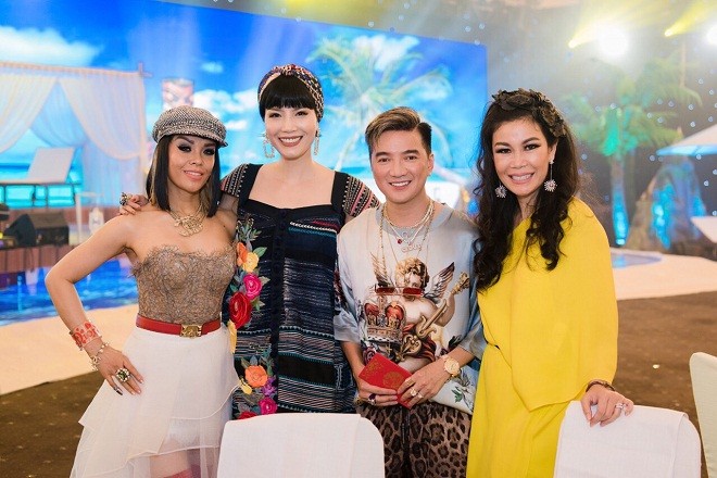 Đàm Vĩnh Hưng phong độ, đẹp trai rạng ngời đón tuổi mới - ảnh 4