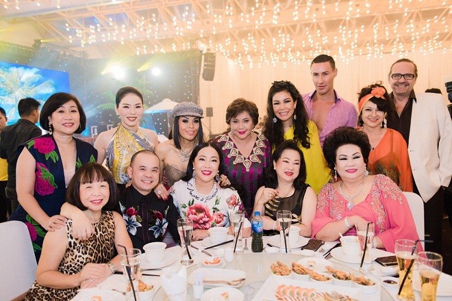Đàm Vĩnh Hưng phong độ, đẹp trai rạng ngời đón tuổi mới - ảnh 7