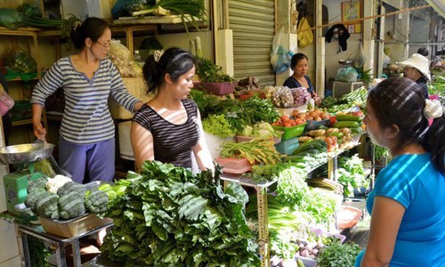 Lo xăng dầu kích giá hàng Tết - ảnh 1