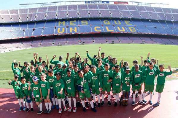 5 tuyển thủ nhí lên đường đến CLB Barcelona tập huấn - ảnh 1
