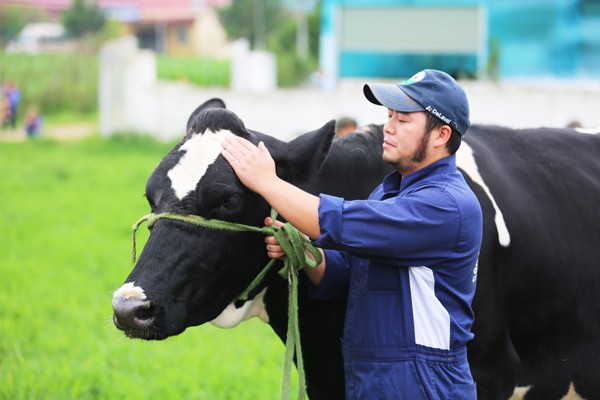 Hoa Hậu Bò Sữa 2018: Khi niềm tự hào khoác trên vai những cô bò - ảnh 1