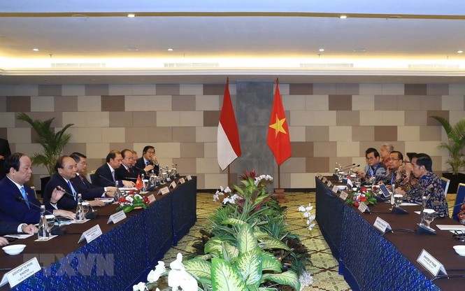 Hình ảnh Thủ tướng Nguyễn Xuân Phúc hội đàm với Tổng thống Indonesia - ảnh 1