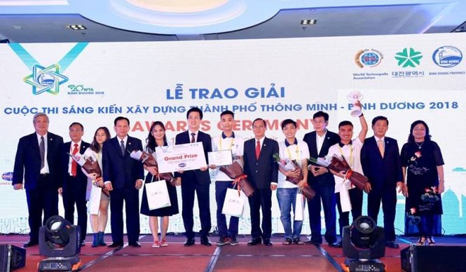 ĐH Kinh tế-Luật TPHCM về nhất