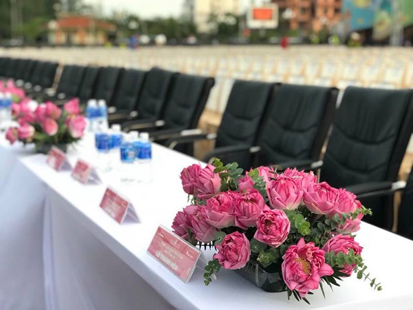Nhìn lại những tác phẩm hoa T-Flowers sáng tạo riêng cho HHVN 2018 - ảnh 1