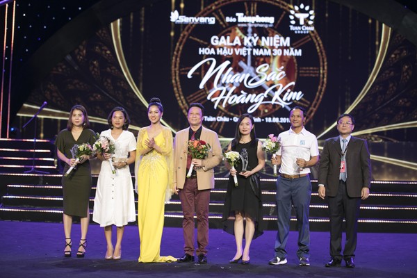 Nhìn lại những tác phẩm hoa T-Flowers sáng tạo riêng cho HHVN 2018 - ảnh 2