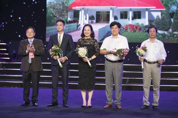 Nhìn lại những tác phẩm hoa T-Flowers sáng tạo riêng cho HHVN 2018 - ảnh 3