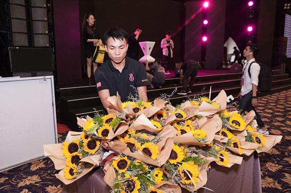 Nhìn lại những tác phẩm hoa T-Flowers sáng tạo riêng cho HHVN 2018 - ảnh 5