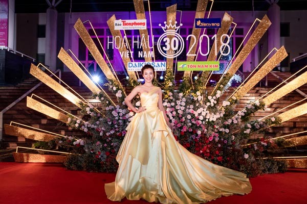 Nhìn lại những tác phẩm hoa T-Flowers sáng tạo riêng cho HHVN 2018 - ảnh 10