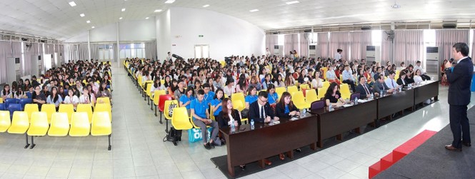 Hơn 500 sinh viên tham gia thảo luận 'Nghề bảo hiểm nhân thọ' - ảnh 1