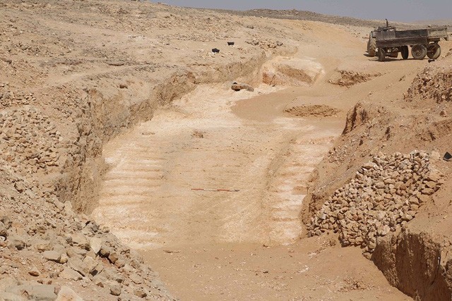 Đã tìm ra cách vận chuyển đá xây Đại kim tự tháp Giza của người Ai Cập - ảnh 1