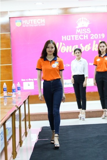 Thí sinh Miss HUTECH tự tin, rạng rỡ tại vòng Sơ khảo Miss HUTECH - ảnh 4
