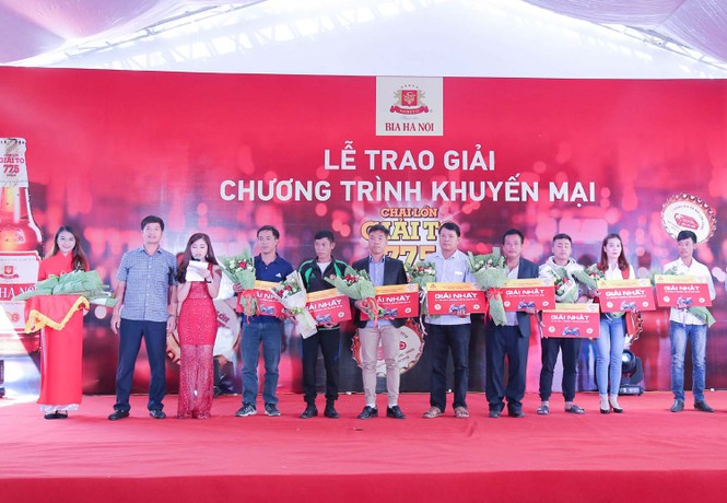 Trao giải Chương trình khuyến mại Bia Hà Nội 450ml 'Chai lớn-Giải to' - ảnh 1