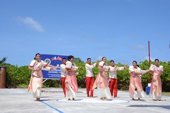 Hải quân Việt Nam - Philippines giao lưu trên đảo Song Tử Đông - ảnh 6