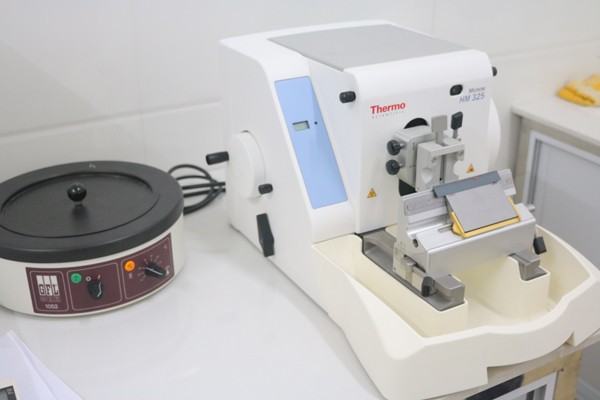 Bệnh viện ĐKTP Vinh: Nhiều kỹ thuật xét nghiệm, tầm soát ung thư sớm - ảnh 2