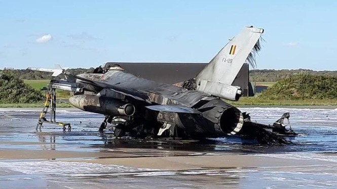 Hé lộ nguyên nhân tiêm kích F-16 bị thiêu rụi tại Bỉ - ảnh 1