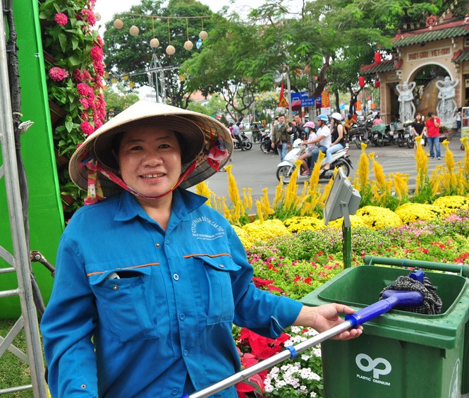 Những người âm thầm làm đẹp đường hoa Cần Thơ - ảnh 3