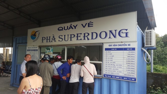 Hàng nghìn khách đã vào đất liền sau 3 ngày “mắc kẹt” ở Phú Quốc - ảnh 2