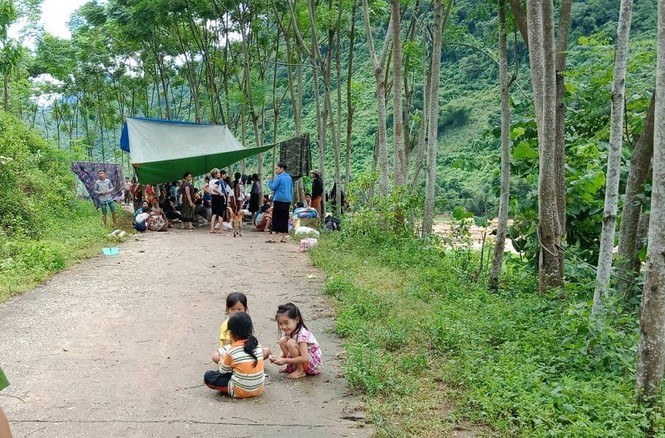Hàng trăm hộ dân mất nhà ở Mường Lát vẫn phải ở tạm, ở nhờ - ảnh 2