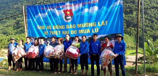 Thăm, tặng quà cho đồng bào vùng tâm lũ Mường Lát - ảnh 8