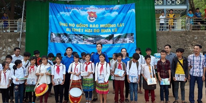Thăm, tặng quà cho đồng bào vùng tâm lũ Mường Lát - ảnh 7