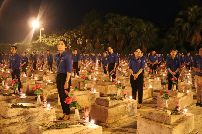Tuổi trẻ Quảng Bình dâng hương tưởng nhớ các anh hùng liệt sĩ - ảnh 1
