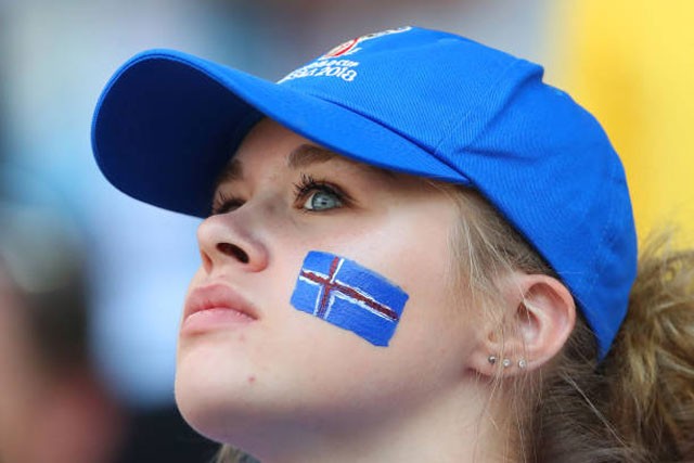 Fan nữ Argentina - Iceland so đọ nhan sắc trên khán đài - ảnh 10