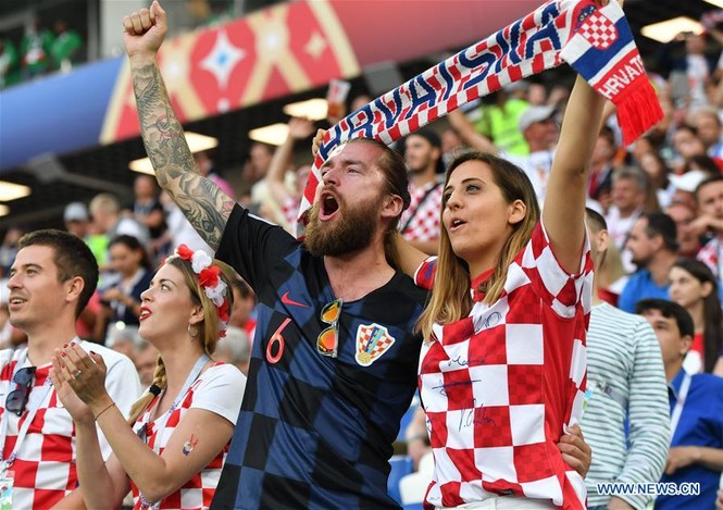 ‘Mê muội’ với dung nhan của các fangirl Croatia trên khán đài World Cup 2018 - ảnh 4
