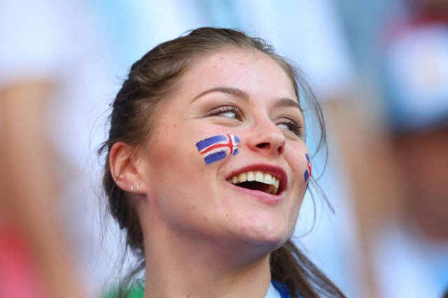 Fan nữ Argentina - Iceland so đọ nhan sắc trên khán đài - ảnh 8