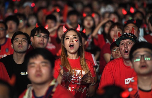 Chùm ảnh CĐV Hàn Quốc khoe nhan sắc trên khán đài World Cup - ảnh 2