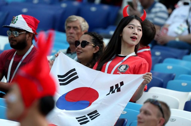 Chùm ảnh CĐV Hàn Quốc khoe nhan sắc trên khán đài World Cup - ảnh 5