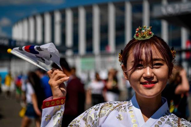 Chùm ảnh CĐV Hàn Quốc khoe nhan sắc trên khán đài World Cup - ảnh 6