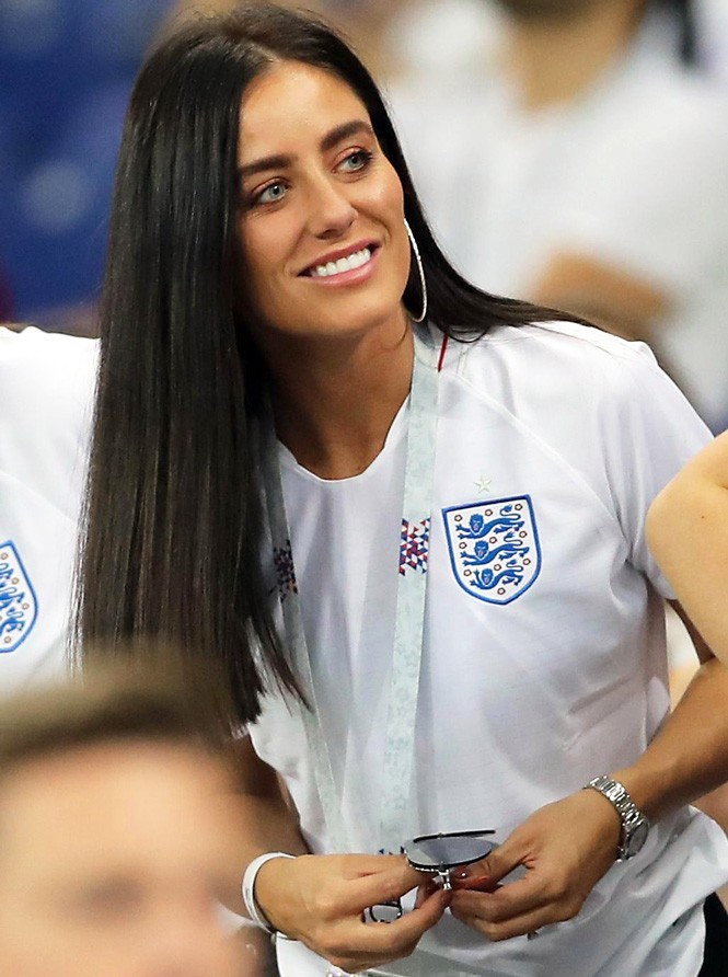Dàn WAGs Anh ‘đại náo” khán đài World Cup 2018 - ảnh 2